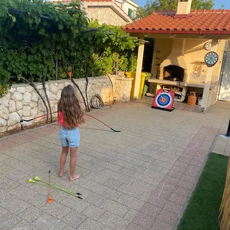 בית נופש House Ina*** *