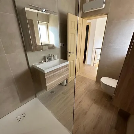 בית נופש House Ina*** *