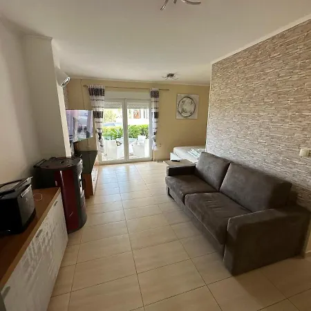 בית נופש House Ina***